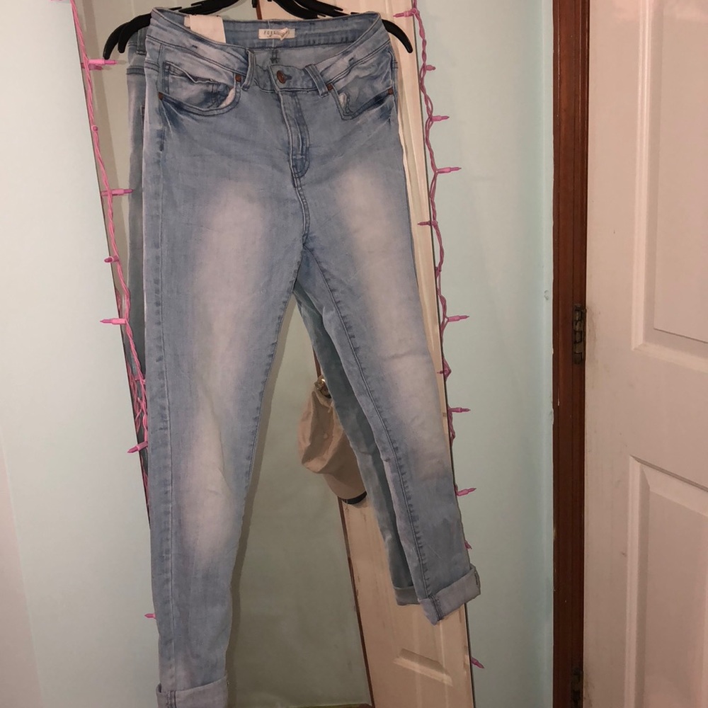 Size 29 mid rise light wash skinny jeans